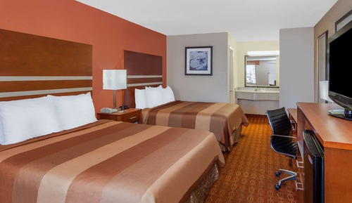 Standard Room, 2 Queen Beds, Smoking