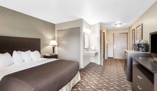 Room, 1 Queen Bed, Accessible, Non Smoking (Mobility, Bathtub w/Grab Bars)