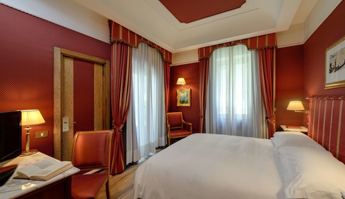 Superior Room, 1 King Bed