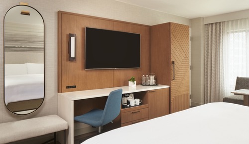 Traditional Room, 1 King Bed with Sofa bed (Mobility/Hearing Accessible, Tub)
