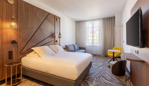 Deluxe Room, 1 Double Bed, Non Smoking (Larger Room;with Sofabed)
