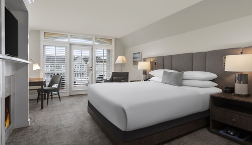 Room, 1 King Bed, Fireplace (Village)