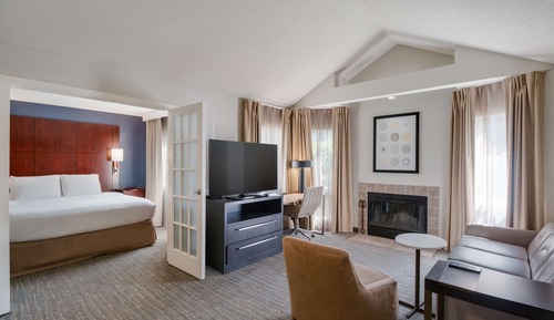 Deluxe Suite, 1 King Bed with Sofa bed (One Bedroom)