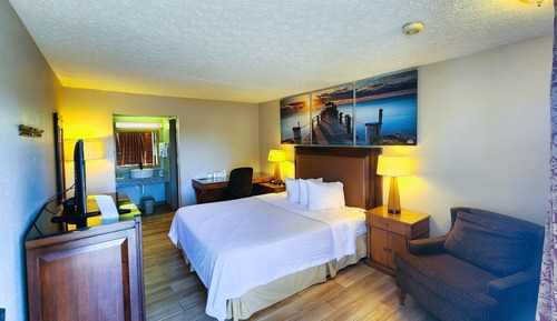 Room, 1 King Bed, Non Smoking (Remodeled)