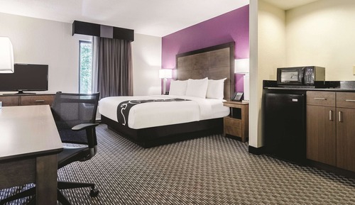 Deluxe Room, 1 King Bed, Accessible (Mobility Accessible)