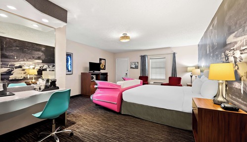 Suite, 1 King Bed, Non Smoking, Jetted Tub