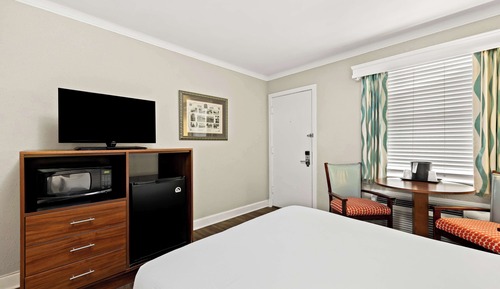 Standard Room, 2 Double Beds, Non Smoking, Refrigerator & Microwave (Pet Friendly)