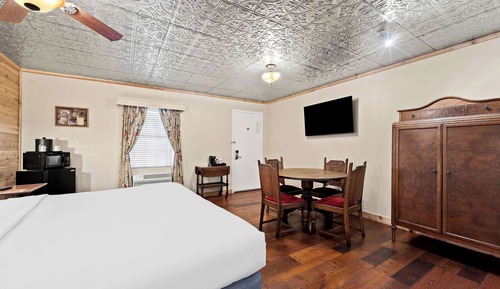 Standard Room, 1 King Bed, Non Smoking, Refrigerator & Microwave