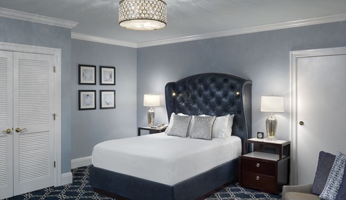Classic Room, 1 Queen Bed, Accessible (Grab Bars)