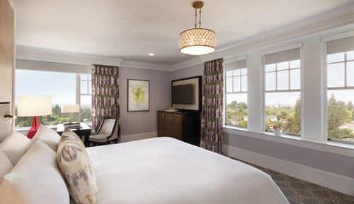 Deluxe Room, 1 King Bed, Accessible (Grab Bars)