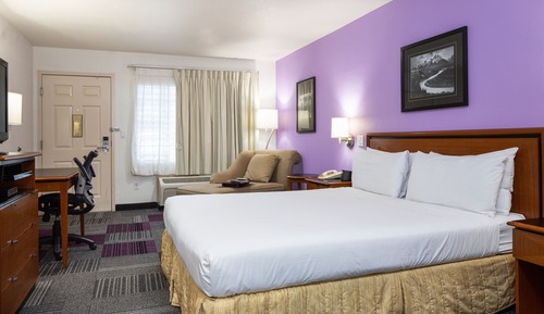 Deluxe Room, 1 King Bed, Accessible, Bathtub