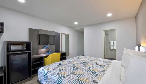 Standard Suite, 1 King Bed, Accessible, Non Smoking