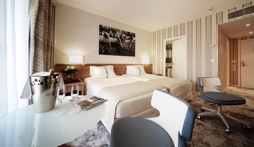 Standard Room, 2 Twin Beds, Accessible, Balcony (City View)