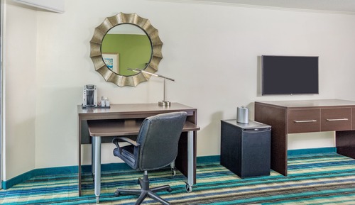 Premium Room, 1 King Bed, Balcony, Marina View