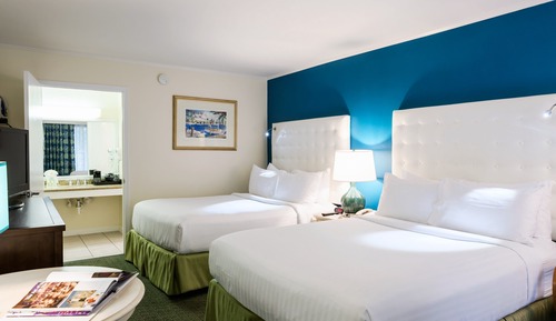 Standard Room, 2 Double Beds, Roll-in Shower (Communications)