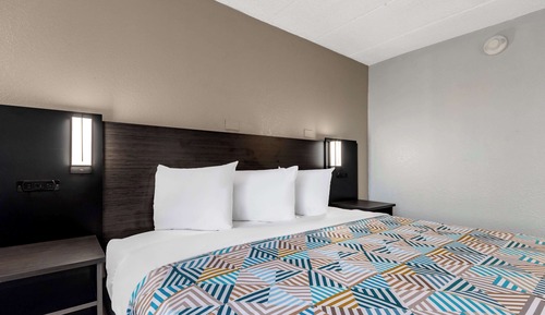 Standard Room, 1 Queen Bed, Non Smoking