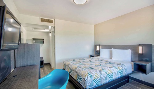Deluxe Room, 1 Queen Bed, Accessible, Non Smoking