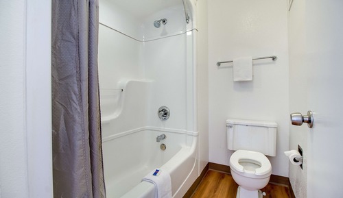 Standard Room, 1 Queen Bed, Non Smoking