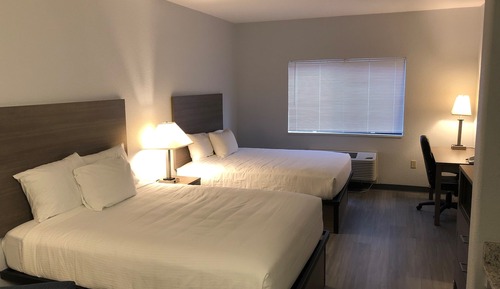 Standard 2 Queen Room
