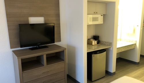 1 Queen Room Accessible