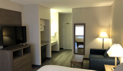 Deluxe 1 King Room