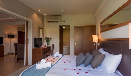 Honeymoon Suite