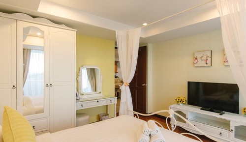 Deluxe Suite, 3 Bedrooms, Kitchenette, Partial Sea View