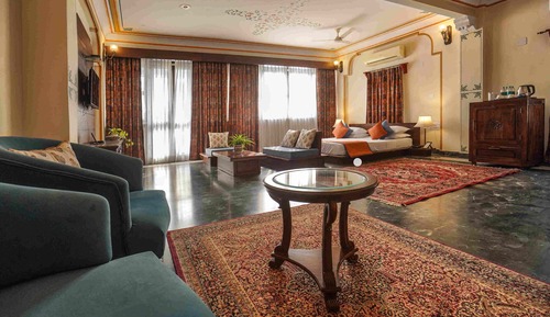 Courtyard Room