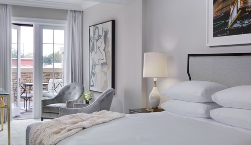 Deluxe Room, 1 King Bed, Courtyard Area