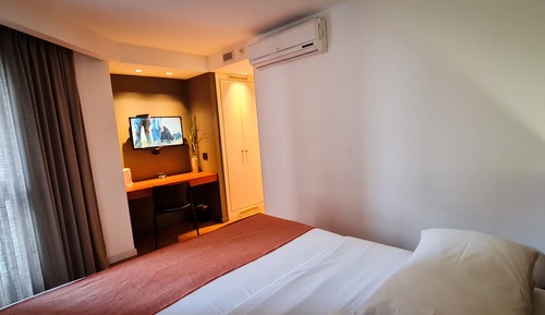 Standard Room, 1 Queen Bed