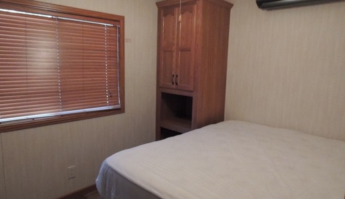 Deluxe Cabin, 2 Bedrooms (No Pets, Linens not Available)