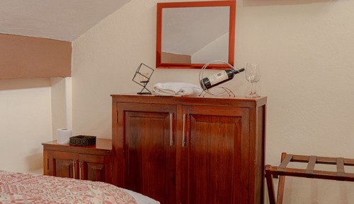 Economy Twin Room, Shared Bathroom