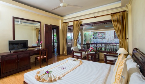 Deluxe Room (Hillside)