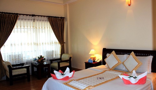 Deluxe Room, Pool View (Hillside)