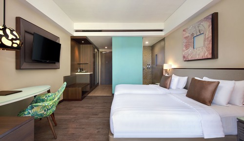 Deluxe Room, 2 Twin Beds, Balcony, Pool View