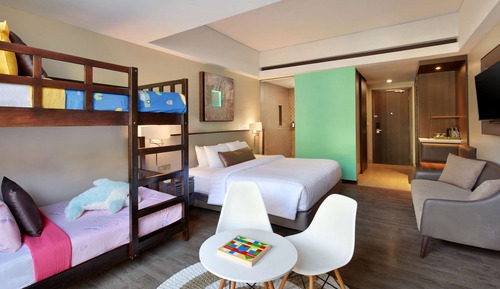 Family Room with 1 King Size and Children Bunk Bed