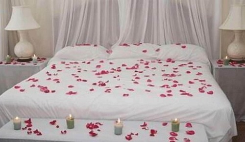 Honeymoon Suite, Bathtub