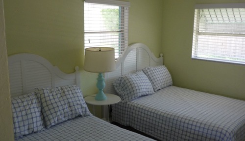 Studio Kitchenette ( Efficiency) 2 Full Beds