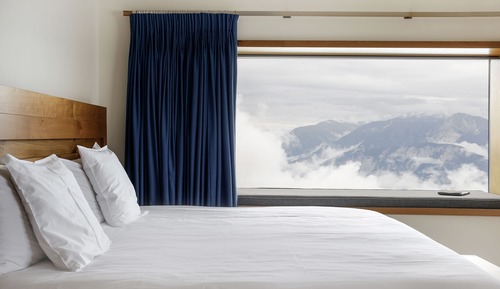 Deluxe Room, Corner