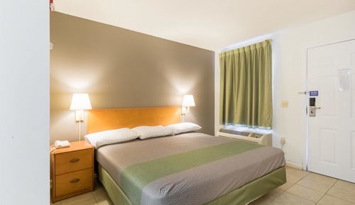 Standard Room, 1 King Bed, Accessible, Non Smoking