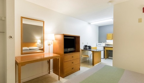 Standard Room, 1 King Bed, Accessible, Smoking