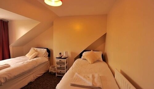 Twin Room, Private Bathroom