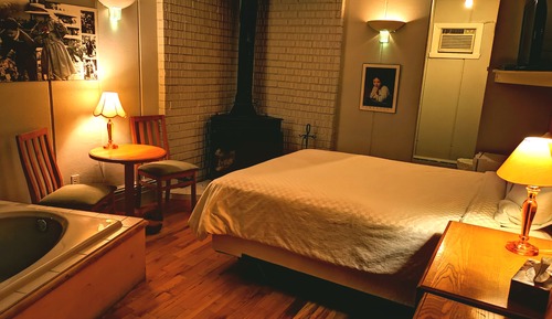 Room, 1 Double Bed, Hot Tub, Mountain View ( Hardwood Floor & Fireplace)