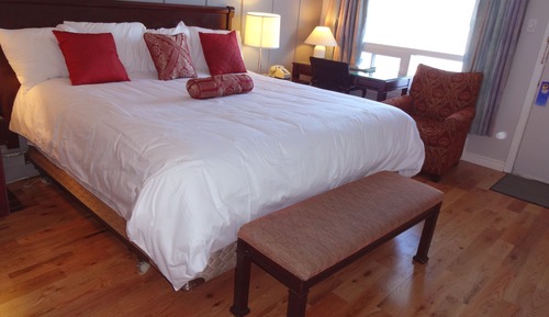 Room, 1 King Bed (Hardwood Floor)