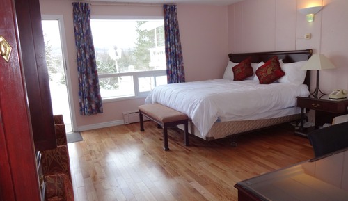 Room, 1 King Bed, Hot Tub, Mountain View (Hardwood Floor)