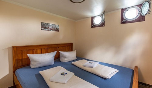 Suite (Captain's cabin)