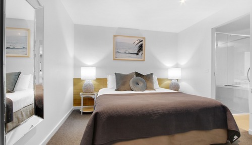 One Bedroom Spa Courtyard Apartment