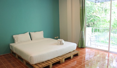 Basic Room, 1 Queen Bed