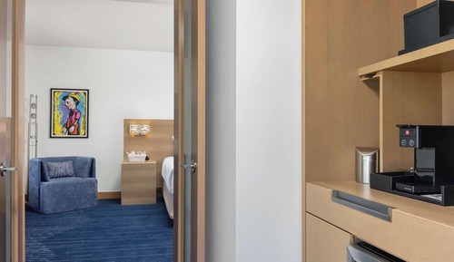 Suite, 1 King Bed (Capitol)