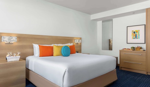 Suite, 1 King Bed, Accessible (Capitol)